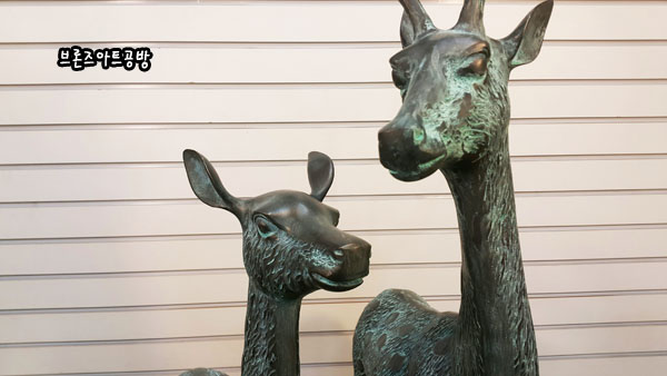 사슴(특대)녹청/황동 청동 공예품 신주 주물 금속 조각상 조각품 조형물 전원주택 조경 인테리어소품 사슴 장식용품 브론즈 녹청