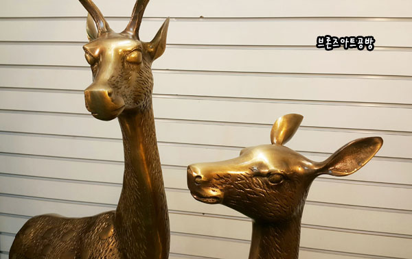 브론즈사슴(특대)/황동 청동 공예품 신주 주물 금속 조각상 조각품 조형물 전원주택 조경 인테리어소품 사슴 장식용품 브론즈 녹청