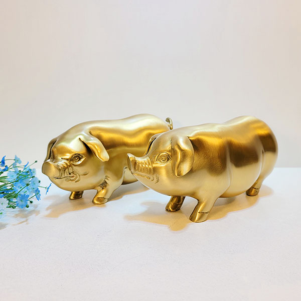신돼지(중)/청동 황동공예품 금속 신주 주물 복 돼지 황금 장식품 조각상 조형물 집들이선물 개업선물 인테리어소품