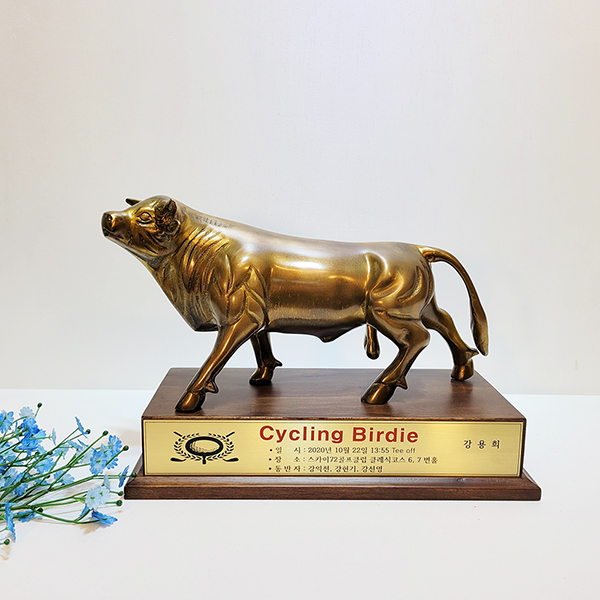 싸움소(4호)상패/황동 청동 공예품 신주 주물 금속 조각상 조각품 조형물 인테리어소품 소싸움대회 황소 소 축협 우승패 기념패