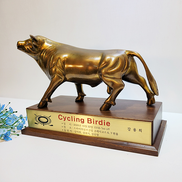 싸움소(4호)상패/황동 청동 공예품 신주 주물 금속 조각상 조각품 조형물 인테리어소품 소싸움대회 황소 소 축협 우승패 기념패