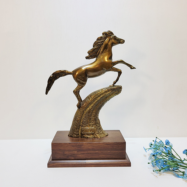 야생마2호(상패)/청동 황동 공예품 금속 신주 주물 조각상 조형물 인테리어소품 조각품 말 장식품 감사패 공로패 기념패