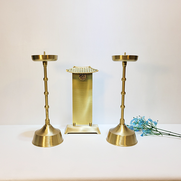 초가집 위패 황동 촛대 제수 차례 제사용품 조상 제사상 납골당 불교용품