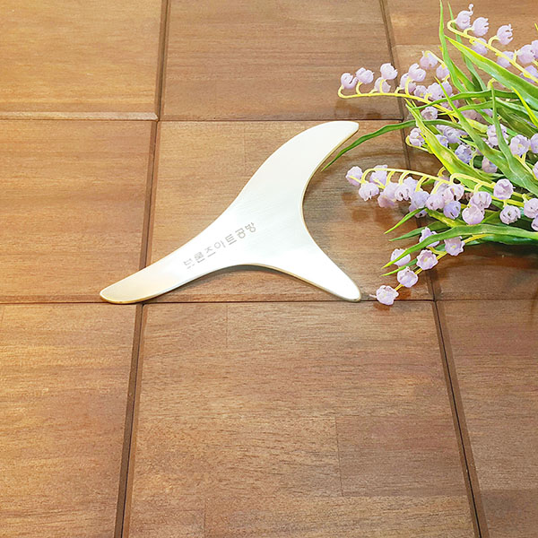 뿔 마사지기 유기 괄사마사지기 방짜마사지기 안마 경락기 뿔지압괄사 놋쇠 주물 혈액순환 선물용품