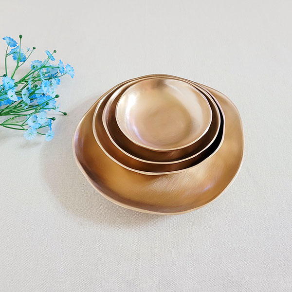 방짜 유기 접시 디자인 놋접시 찬기 사각 둥근 원형 앞접시 나눔 신혼 선물 주물 반찬그릇 브론즈아트공방