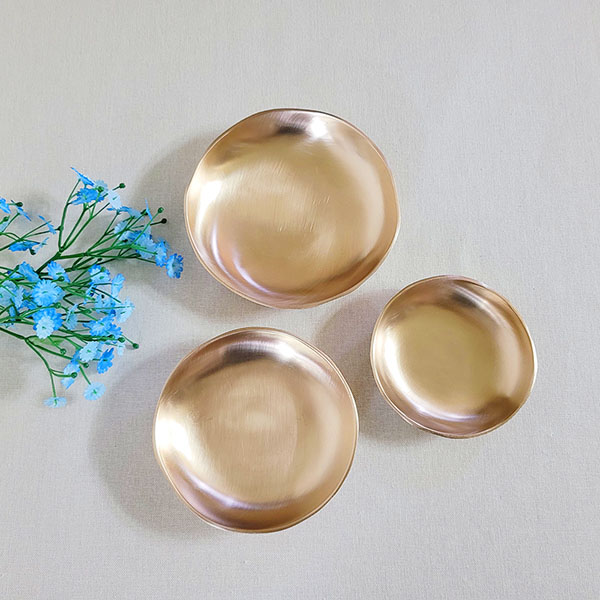 방짜 유기 접시 디자인 놋접시 찬기 사각 둥근 원형 앞접시 나눔 신혼 선물 주물 반찬그릇 브론즈아트공방