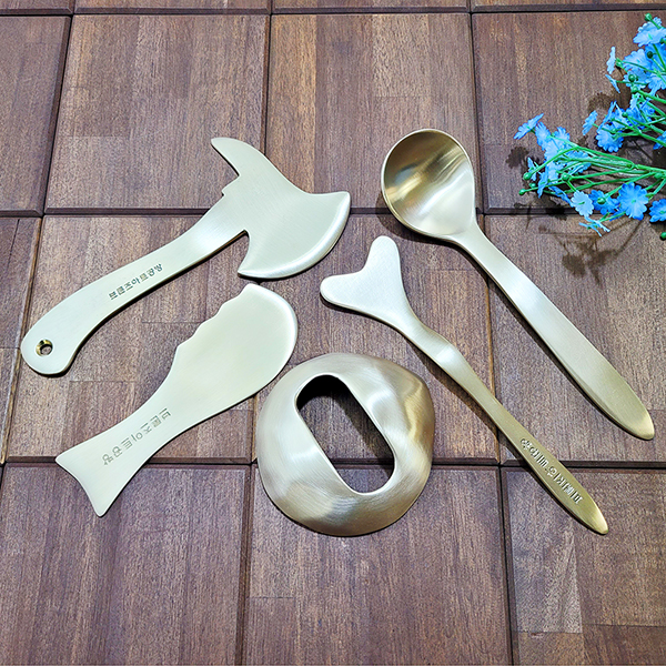 방짜 유기 하트 괄사 마사지기 얼굴 림프순환 지압 놋쇠 혈액순환 주물 브론즈 아트 공방