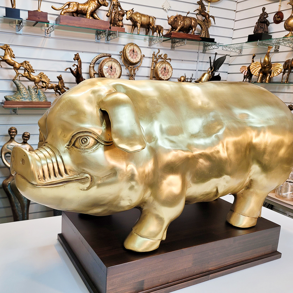 왕 돼지 1호 황금 돼지 조각상 조형물 장식품 공예품 청동 황동 주물 금속 모형 포토존 동물조형물 개업선물 정원 조경 풍수 인테리어
