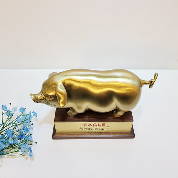 신 돼지 중 상패 청동돼지 황동돼지 공예품 조각품 골프상패 감사패 공로패 기념패 우승패 주물 신주 풍수 인테리어소품
