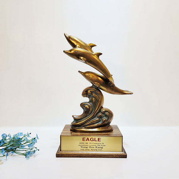 돌고래 3마리 상패 청동 황동 공예품 감사패 기념패 공로패 축하패 골프 홀인원 이글패 싱글패 조각품 조각상 장식품 주물 신주 금속 인테리어소품