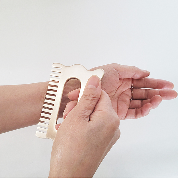 방짜 유기 한손 빗 괄사 마사지기 머리 두피 유기괄사 놋 안마 지압 주물 피부샵 지인 선물용품 주문제작