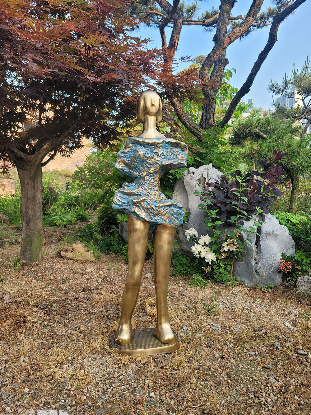 소녀 사람 조각상 조각품 장식품 모형 추상 모양 인물 청동 황동 공예품 상점 카페 업소 전원주택 정원 거실 인테리어소품