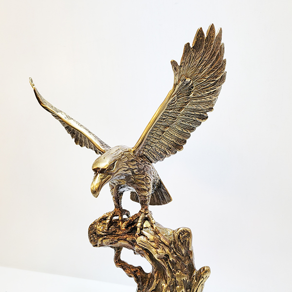 독수리 중 조각품 조각상 청동 황동 공예품 나무 가지위 이글 장식품 카페 업소 개업선물 인테리어 소품