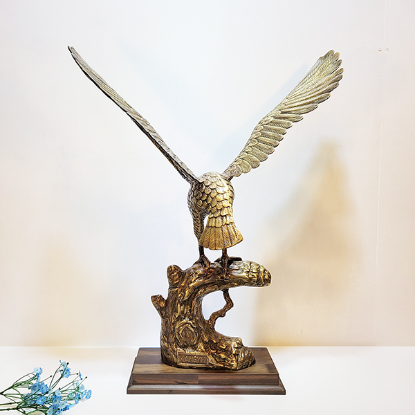 독수리 대 조각품 조각상 청동 황동 공예품 동 브론즈 고목 나무 가지위 이글 장식품 건물로비 카페 업소 개업선물 인테리어 소품