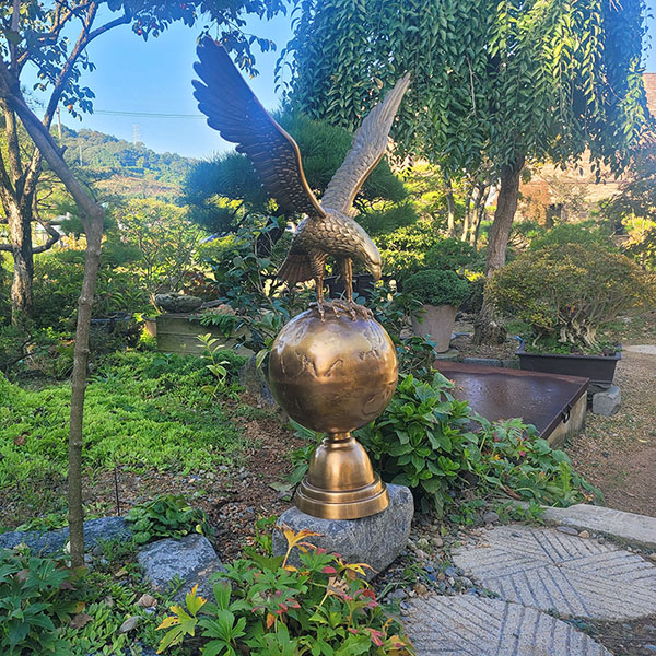 지구본 독수리 특대 조각품 조각상 조형물 동 브론즈 지구본이글 장식품 건물로비 카페 업소 개업선물 거실 인테리어 소품