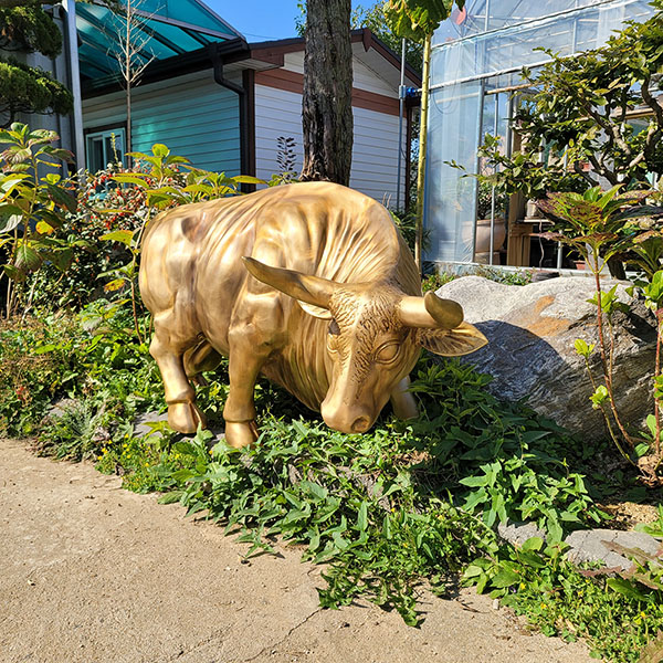 황소 동상 초대형 소 조형물 조각상 조각품 청동 황동 싸움하는 소 싸움소 야외 정원 업소 카페 인테리어