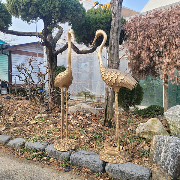 두루미 1호 학 조각상 황동 청동 장식품 조각품 조형물 카페 상점 전원주택 정원 마당 조경 동산 인테리어