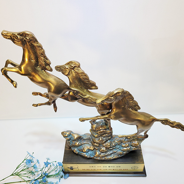 3마도 말 조각상 조각품 장식품 조형물 말상패 감사패 공로패 기념패 부모님상패 골프상패 트로피