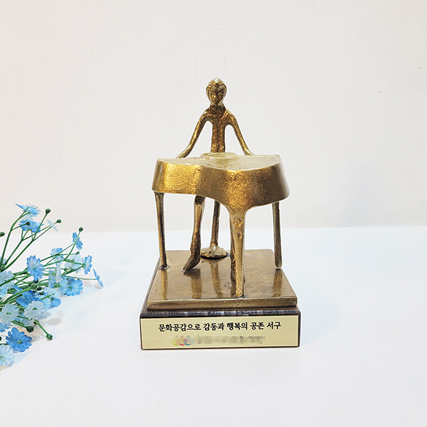 상패 음악 악기 색소폰 첼로 바이올린 트로피 대회 학원 감사패 기념패 시상식 축하 상패 주문 제작