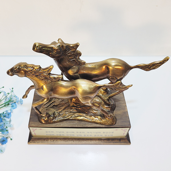 쌍마 말 상패 조각품 기념패 감사패 공로패 퇴직 퇴임 재직 군인 트로피 동 브론즈 주문 제작